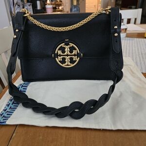 Elegant Black Shoulder Bag with Gold Accents Tory Burch